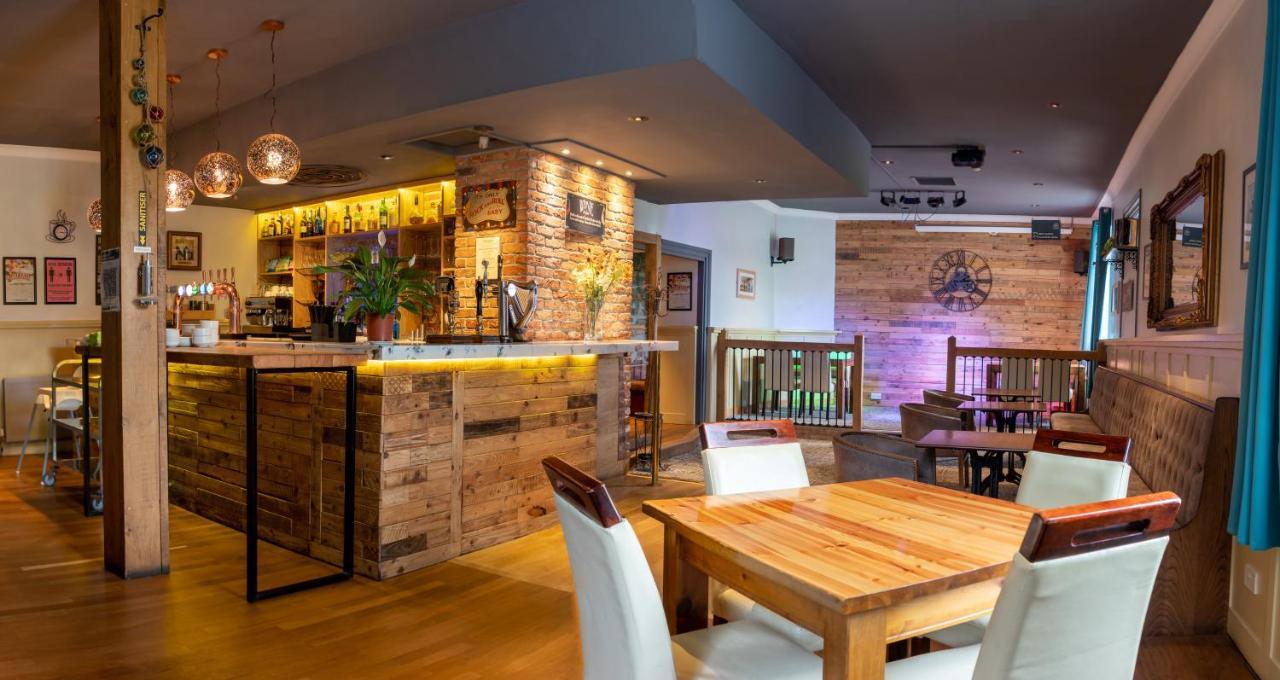 The Walnut Tree Inn Blisworth Eksteriør bilde