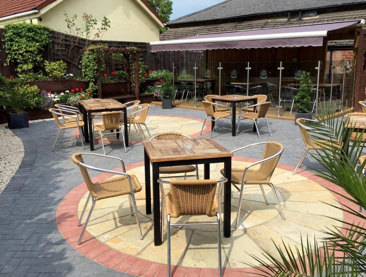 The Walnut Tree Inn Blisworth Eksteriør bilde